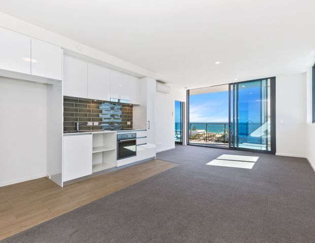 2X2 APARTMENT OVERLOOKING SCARBOROUGH BEACH! - Photo 1