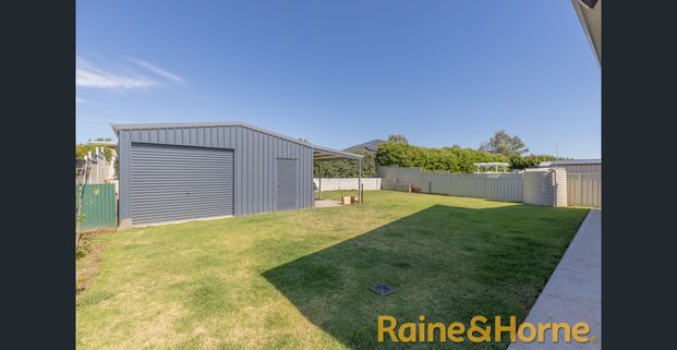 Executive Family Home - Photo 1