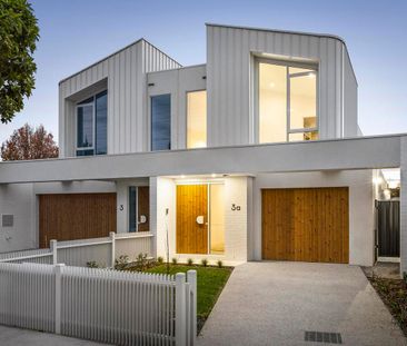 Architectural showpiece of light and luxury - Photo 6