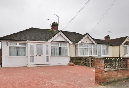 3 bedroom semi-detached bungalow to rent - Photo 3