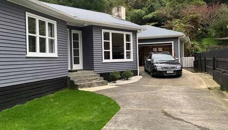 Modernised Family Home + Extra Sleepout Room - Photo 3