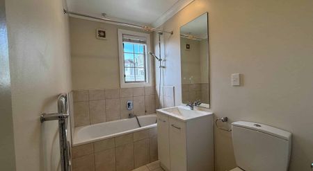 3 Bedroom family home in Gulf Harbour - Photo 2