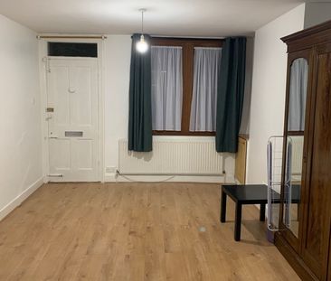 1 Bed Flat, London, E7 - Photo 1