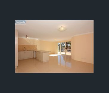 Easy Care Family Home! - Photo 4