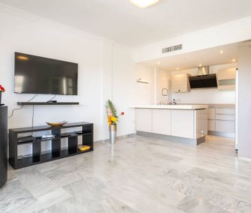 Luxury penthouse for rent in Marbella Del Este, Andalusia - Photo 2