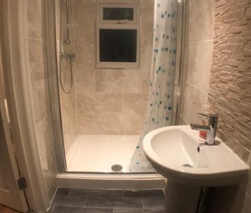 Studio Flat, Park Road, IG1 - Photo 2