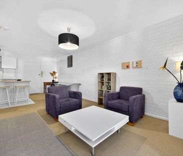 Sunlit Victoria Park Retreat - Photo 3