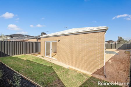 16 Legrange Crescent, Fraser Rise, VIC 3336 - Photo 5