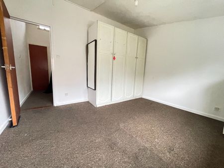 4 Bed Terraced House, Westbury Road, IG11 - Photo 3