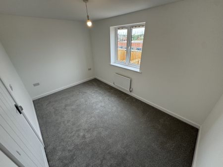 Blumenthal Close, Corby, Weldon - Photo 2