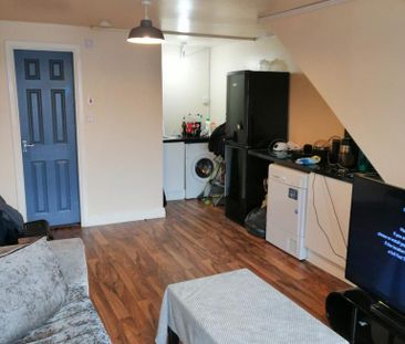 2 bedroom flat to rent - Photo 6