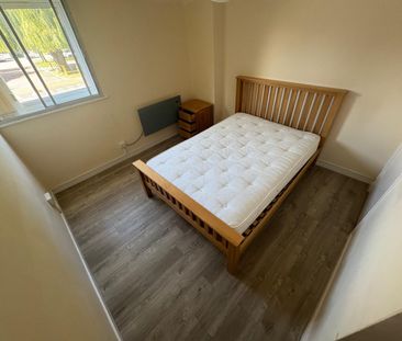 2 bed Apartment - To Let - Photo 5