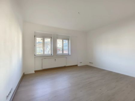 Geräumige Wohnung direkt am Europaplatz mit 1 Schlafzimmer und neuer Einbauküche! - Photo 4