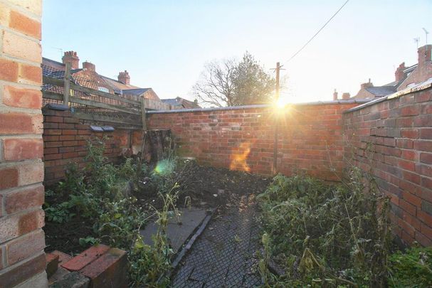 3 bedroom terraced house to rent - Photo 1