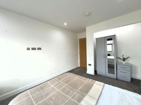 1 bedroom in a flat share to rent - Photo 4