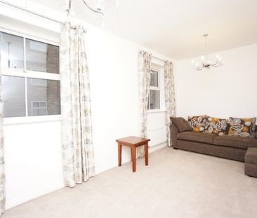 5 bedroom House To Let - Photo 2