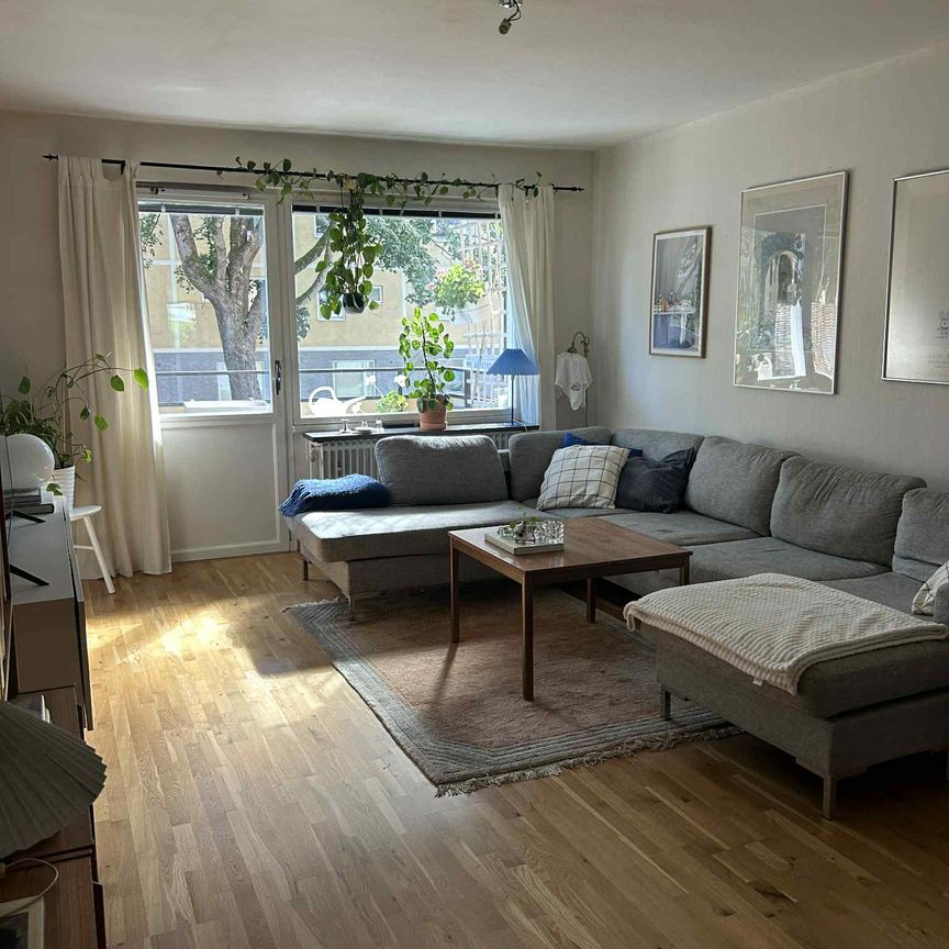 Trollesundsvägen, Bandhagen - Photo 1