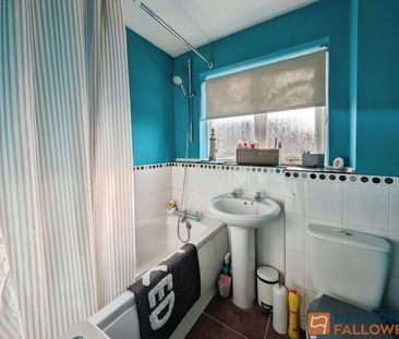 Signal Grove, Bloxwich, WS3 - Photo 1