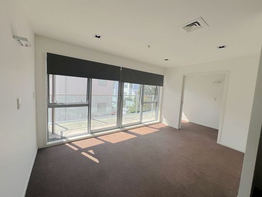 Modern 2-Bedroom Apartment in St Lukes - Photo 1