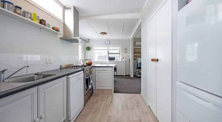 Cosy and conveniently located - Photo 4