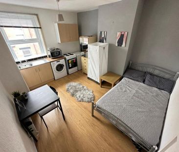 Studio to rent - Photo 2