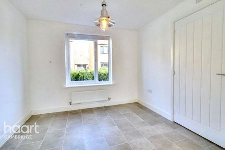 3 bedroom detached house to rent - Photo 2