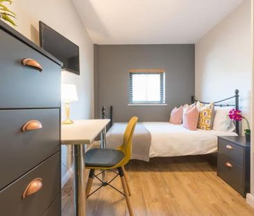 5 bedroom flat to rent - Photo 4