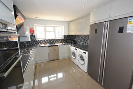 Wokingham Road, Reading, Berkshire, RG6 1JL- Room 4 - Photo 4