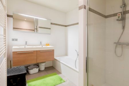 Centraal gelegen 2 slaapkamer appartement - Photo 3