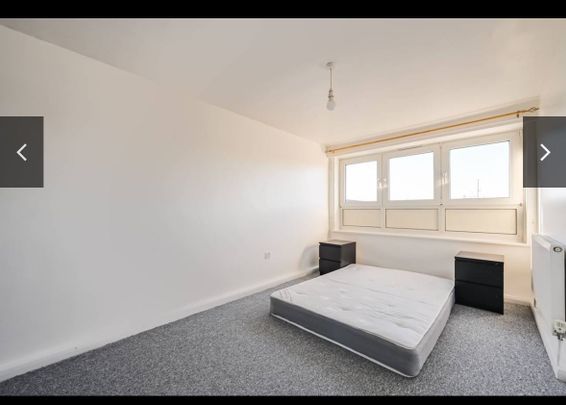 3 Bed Semi-Detached House, Blenheim Road, E6 - Photo 1