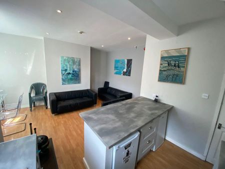3 bedroom terraced house to rent - Photo 3