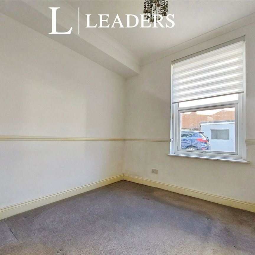 2 bedroom apartment to rent Winton Hall, Westcliff Avenue, Westcliff-on-Sea, SS0 - Photo 1