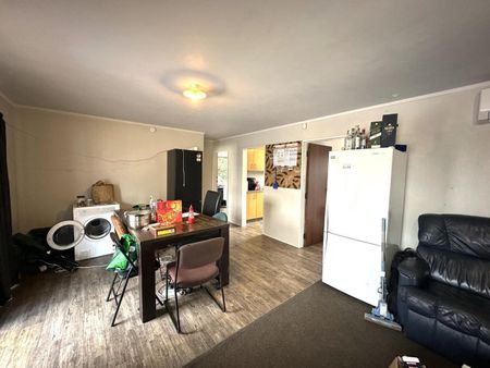 Prime city location - four bedroom student rental! - Photo 5