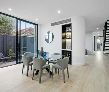 STRIKING COMTEMPORARY FAMILY TOWNHOUSE IN A COVETED LOCATION - Photo 6