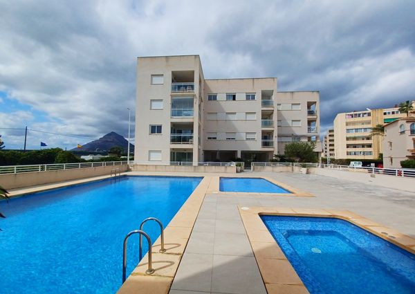 LONG TERM RENTAL. 3 bedroom penthouse apartment for rent with large own large terrace