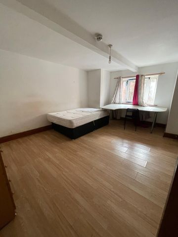 Room in a Shared House, Headingley Avenue, LS6 - Photo 4