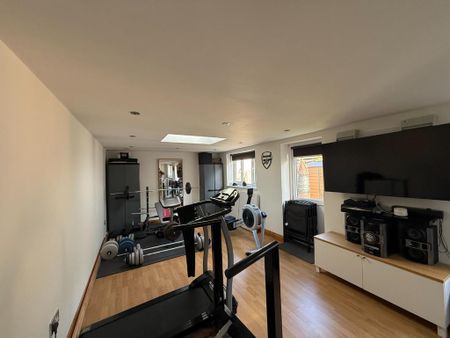 5 bedroom terraced house to rent - Photo 4