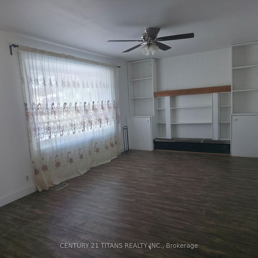 For Lease - 1327 Commerce Street, Pickering, Ontario - Photo 1