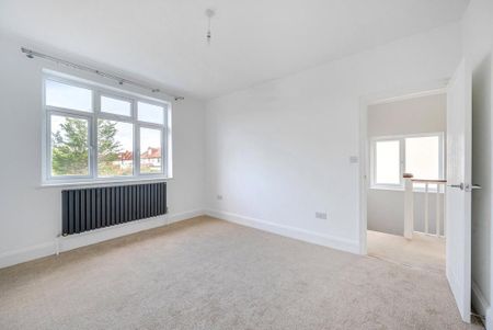 4 bedroom semi-detached house to rent - Photo 5