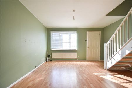 Well presented 2 bedroom house situated in Cherry Hinton, Cambridge. GCH. Rear enclosed Garden. Allocated parking. Local amenities within a 5 minute walk. Unfurnished. - Photo 2