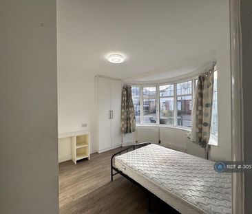 1 bedroom in a house share to rent - Photo 1
