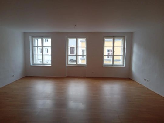 Neuwertige, moderne 2-Zimmer-Wohnung im Schärdinger Zentrum - Küche möbliert - Photo 1