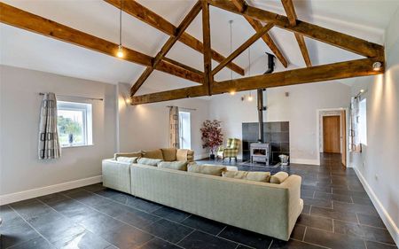 Modern, stylish barn conversion with substantial garden and sunny South-West aspect - Photo 3