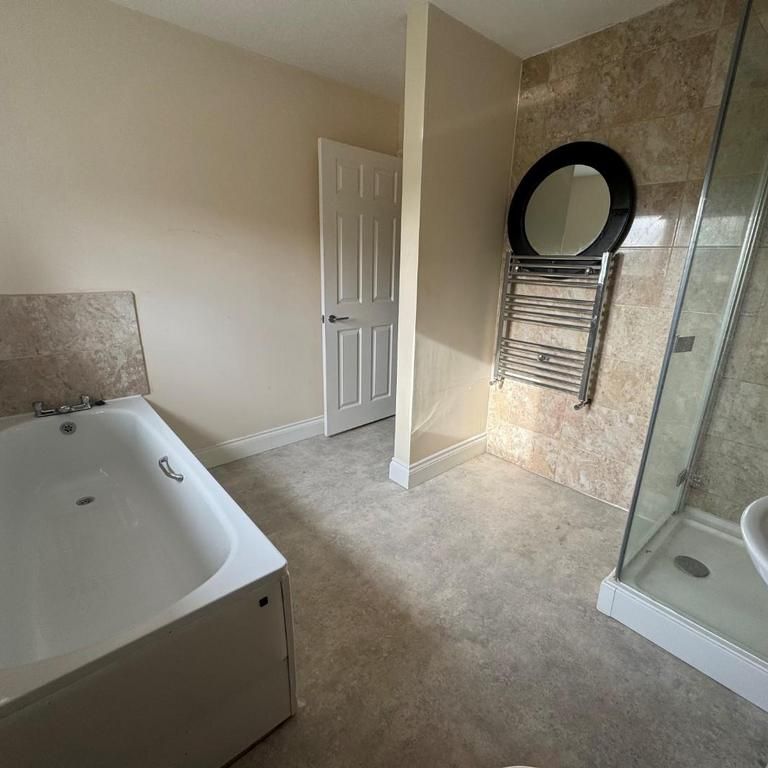 3 bedroom semi-detached house to rent - Photo 1