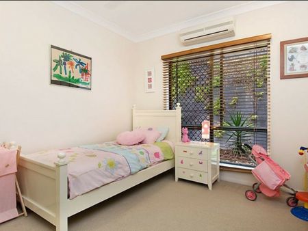 9 Fantan Close, Redlynch QLD 4870 - House For Rent | Domain - Photo 3
