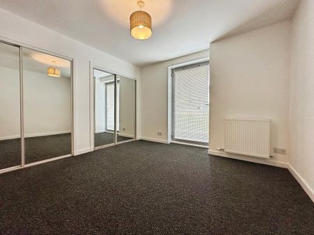 3 bedroom flat to rent - Photo 3