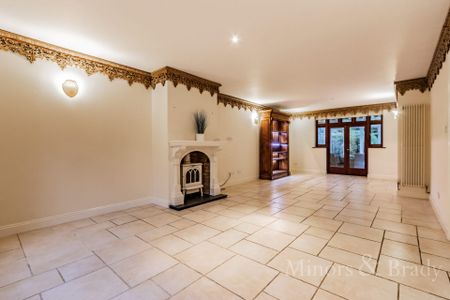 Headley Drive, North Walsham, NR28 - Photo 2