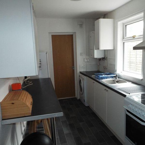 4 bedroom terraced house to rent - Photo 1