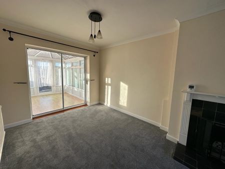 3 bedroom semi-detached house to rent - Photo 2