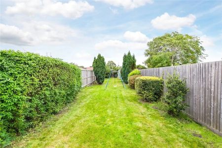 4 Bed Terraced House, Carrington Road, TW10 - Photo 3